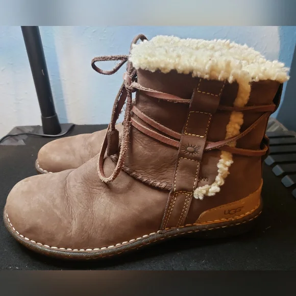 UGG 5587 Brown Leather Sheepskin Lined Boots Size 8 - Picture 5 of 10
